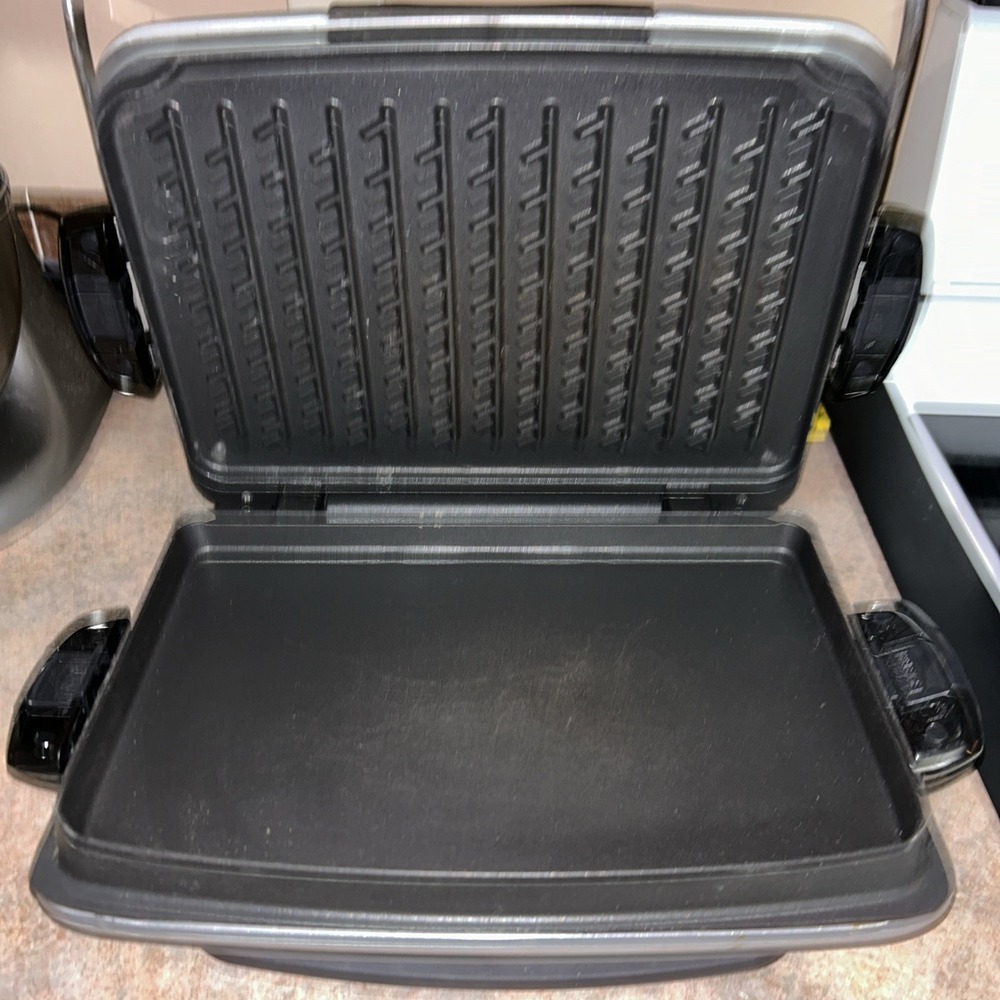 George Foreman GRP90WGPQ The Next Grilleration Machine w3 Interchangeable Plates - Picture 2 of 6